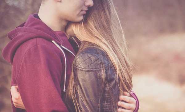 To The Girl Holding On To The Guy That Probably Doesn't Give A Shit