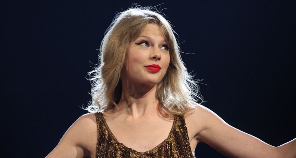 8 Dating Struggles As Told By Taylor Swift