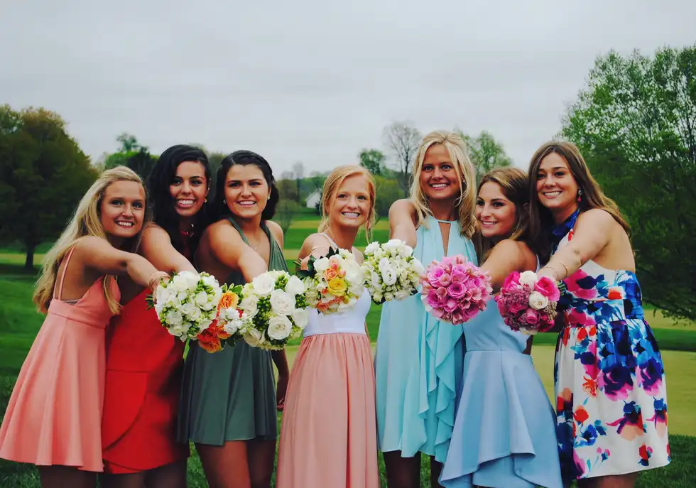 7 Classic Texts Every College Girl Sends To Their High School Group Chat