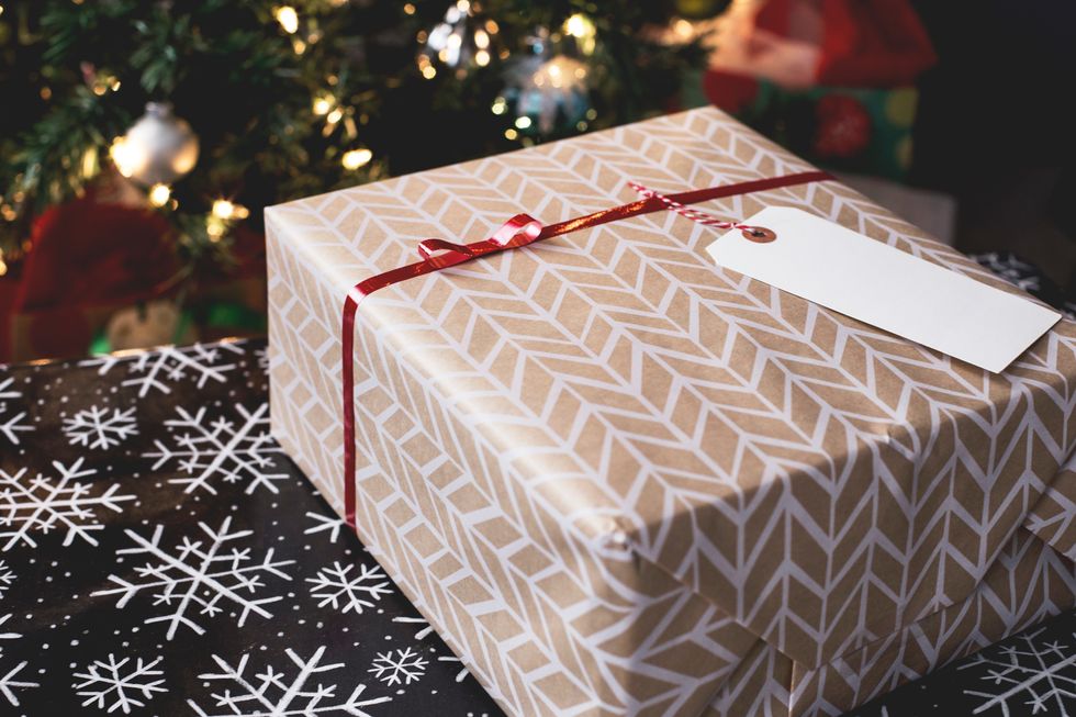 10 Things College Kids ACTUALLY Wanna See Under The Christmas Tree This Year