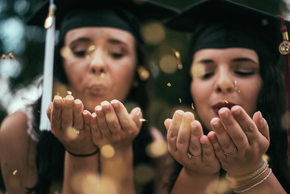 15 MUST HAVE Items To Carry At Your College Graduation