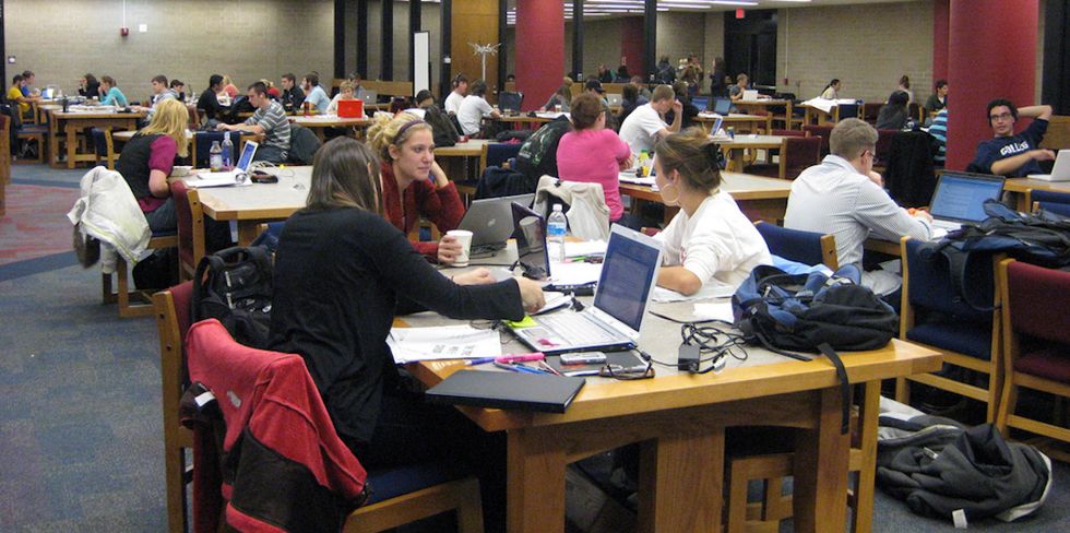 8 Super Embarrassing Things College Kids Do In The Library