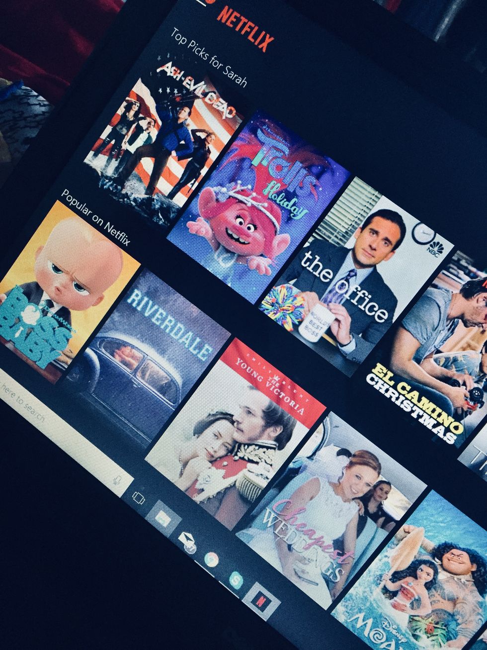 My 5 Go-To Netflix Shows For This Holiday Season