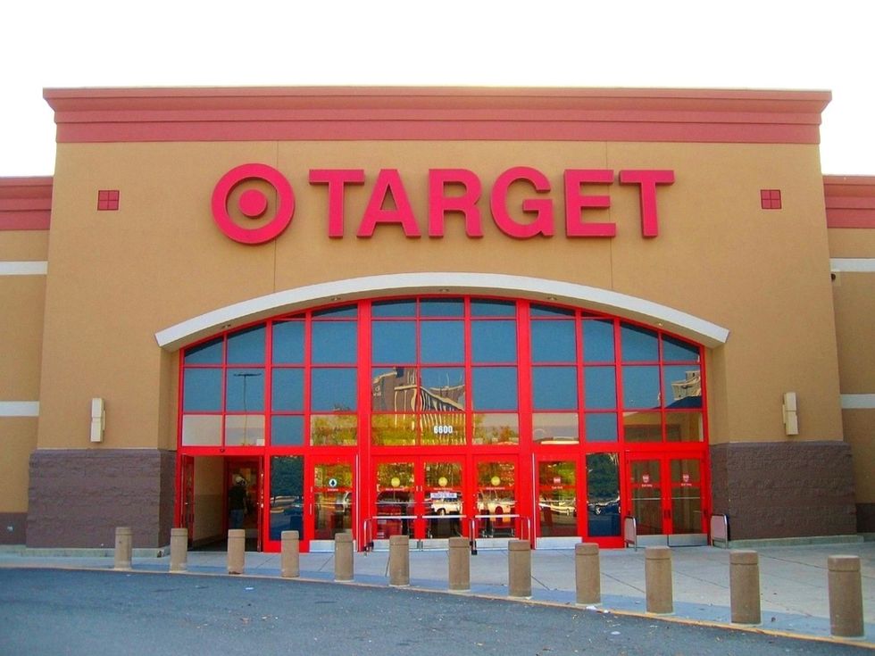 The 9 Phases Of Every Girl Shopping At Target