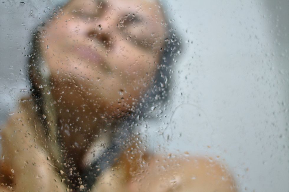 33 Thoughts Every Girl Has While In The Shower