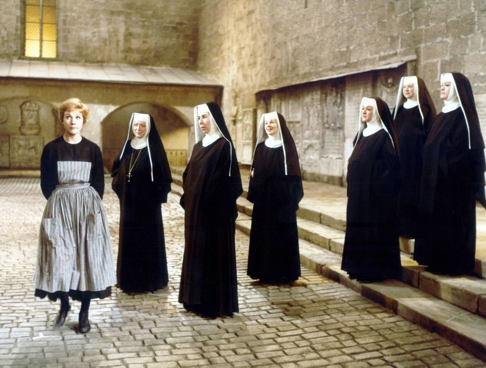 10 Non-Christmas Movies That Should Still Be Watched During The Holidays