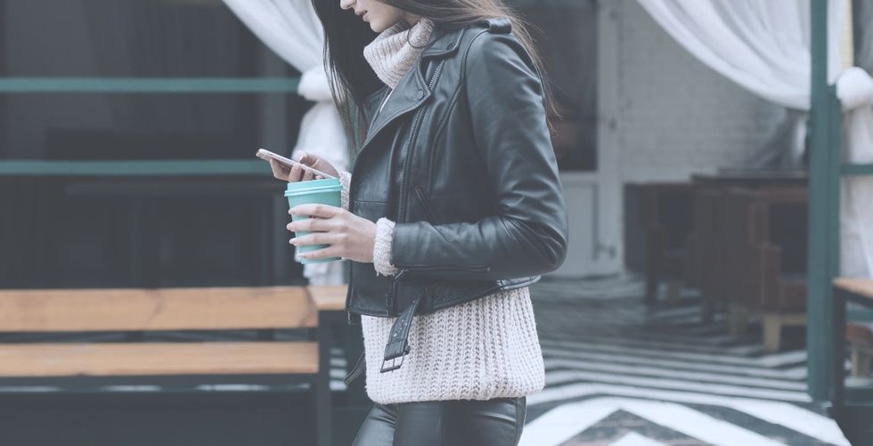 12 Texts College Girls Get During Winter Break, Like Freaking Clockwork