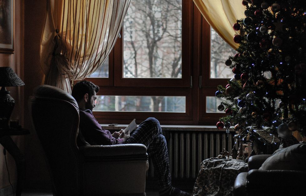 7 Reasons Why It Sucks Being Single During The Holidays