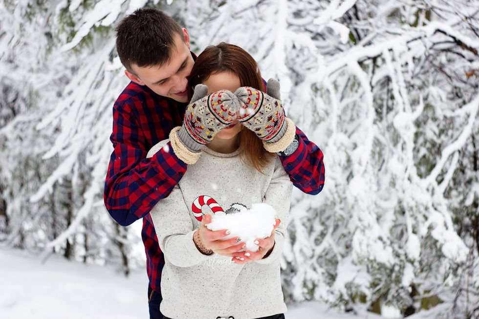 13 Cheap Date Ideas That Are PERFECT For Winter