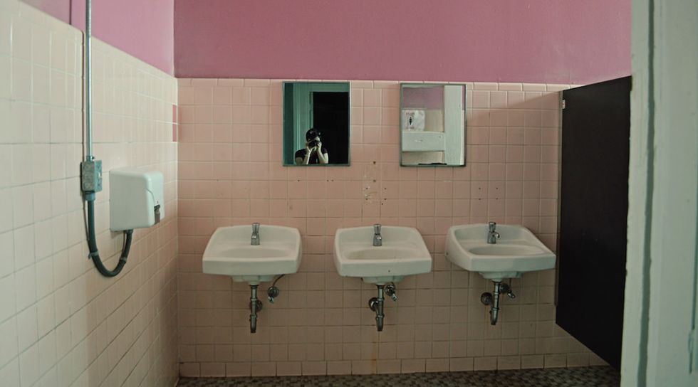 Ladies, You Are 100 Percent Breaking The Girl-Code Rules Of The Bathroom