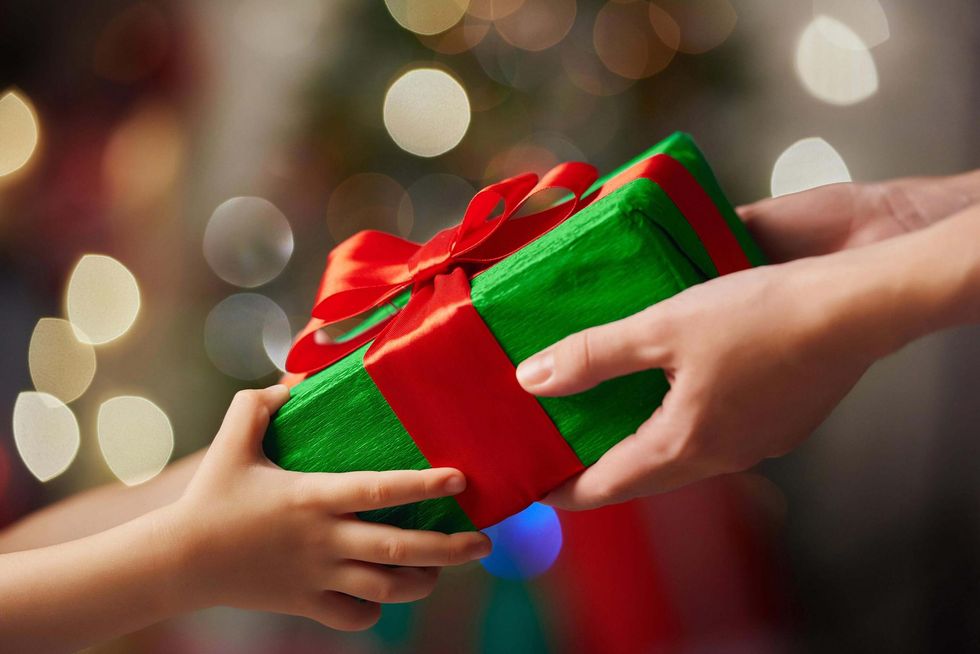 Here's The Pros and Cons of Different Gift-Giving