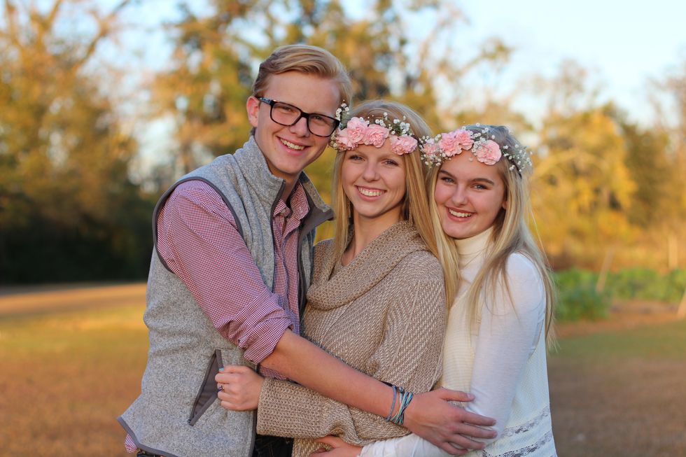 7 Christmas Cards You're Bound To Receive In Your Mailbox