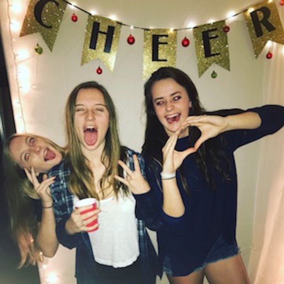 You Should Never Ever Hook Up With Someone In Your Friend Group