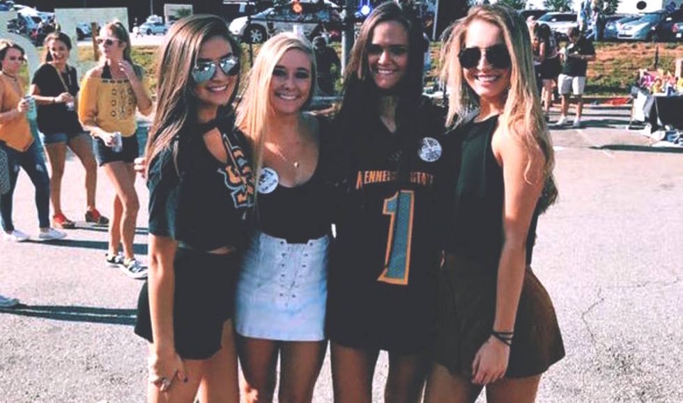 10 Struggles College Roommates Face Before A Night Out, By 8 PM