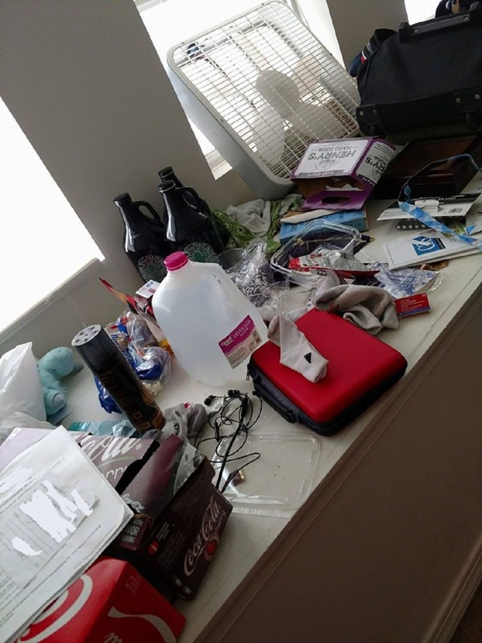 10 Reasons I Hate My College Roommate, 100 Percent Serious