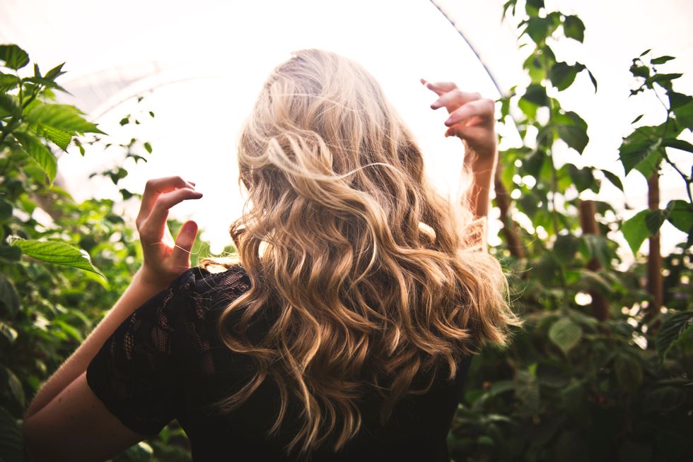 8 Conversations Every Girl Has With Her Hair