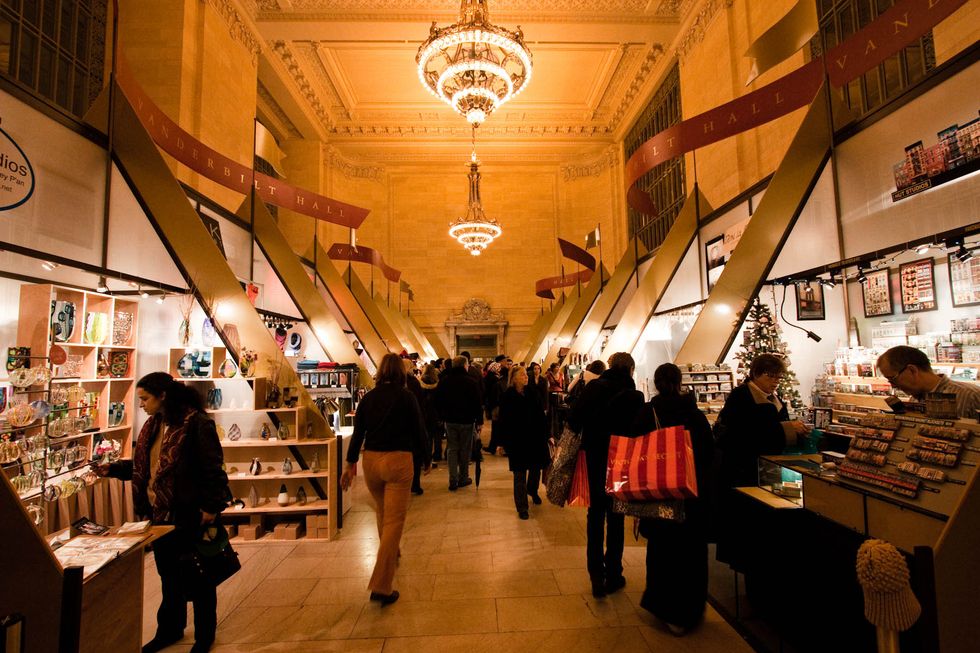 4 Things We All Hate About Holiday Shopping