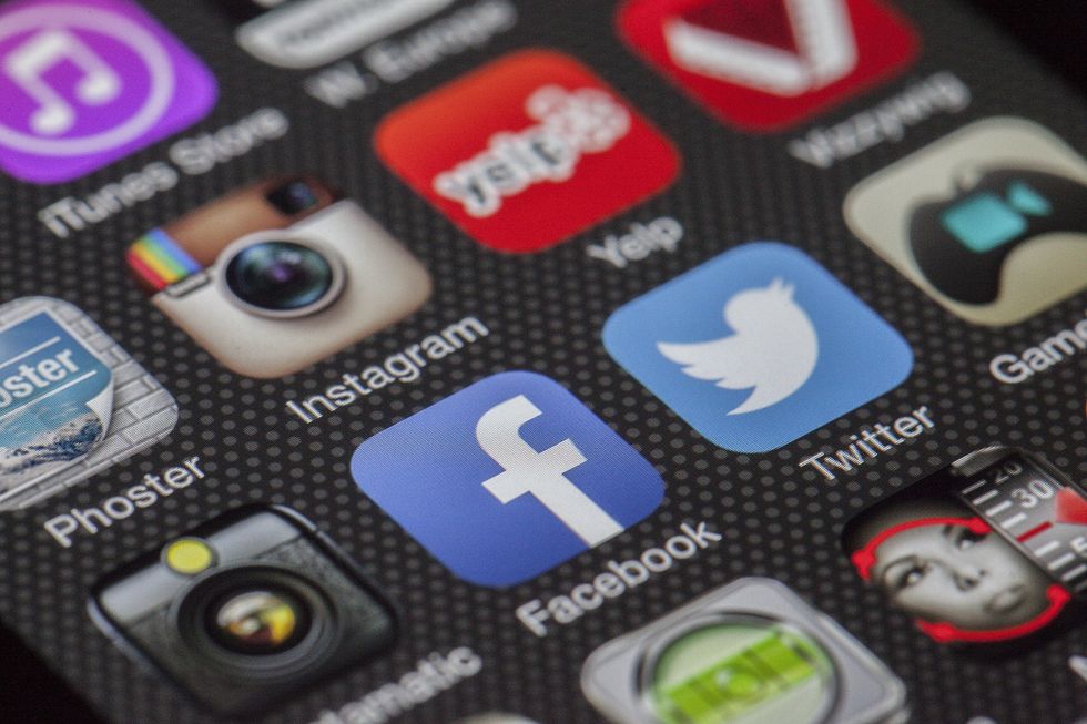 17 Social Media Habits To Leave In 2017