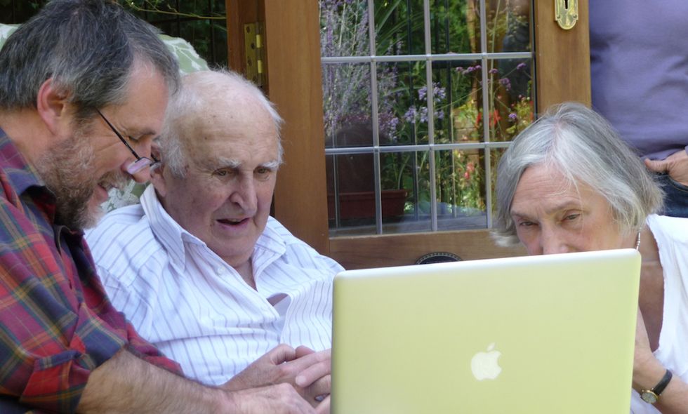 6 Tips Social Media Tips For The Old People You Love