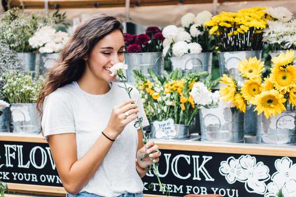 4 Things Single Girls Should Seek Before Seeking A Man