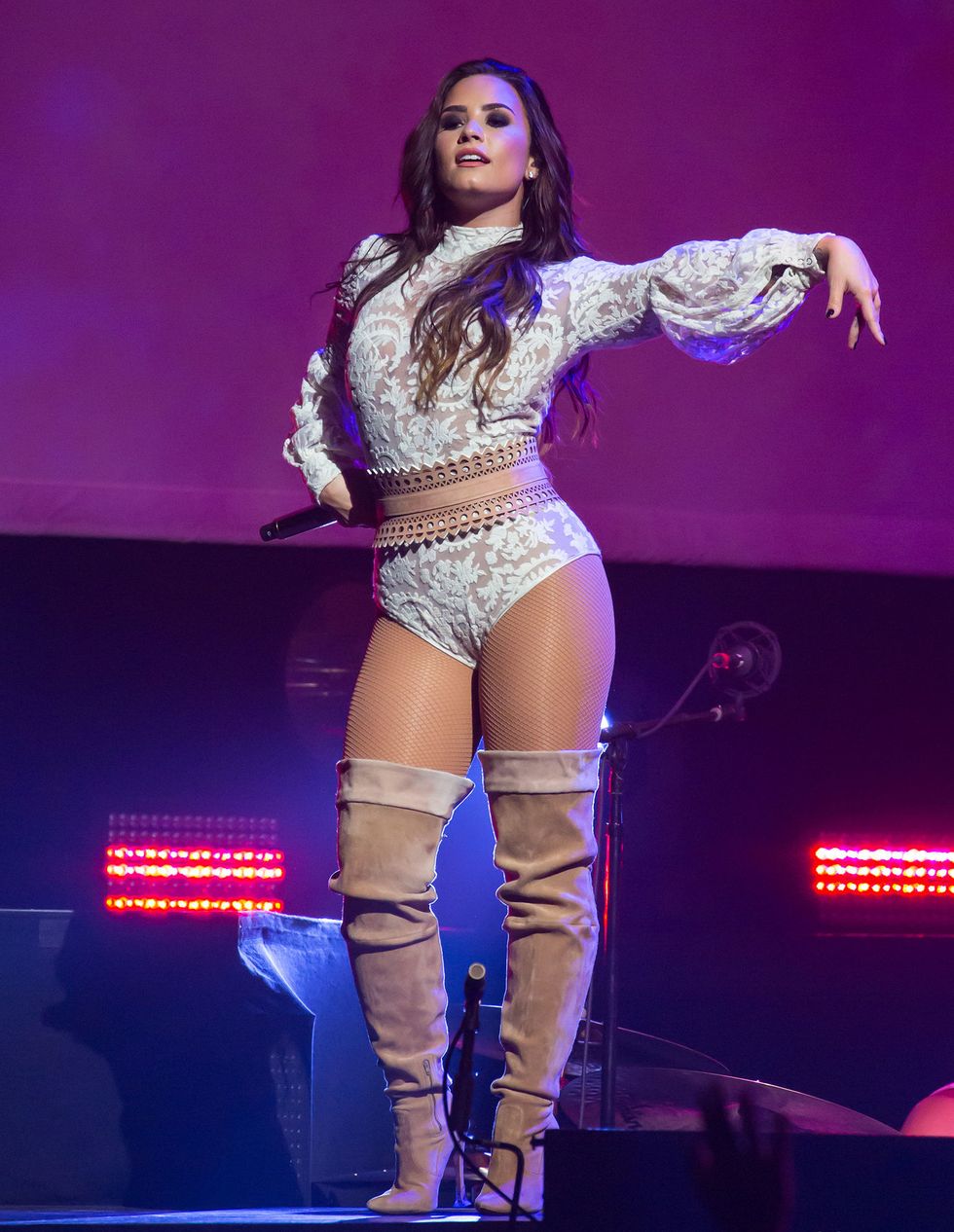 15 Ultimate Girl Power Workout Playlist To Help Build That Six-Pack That Can't Be Purchased At A Liquor Store