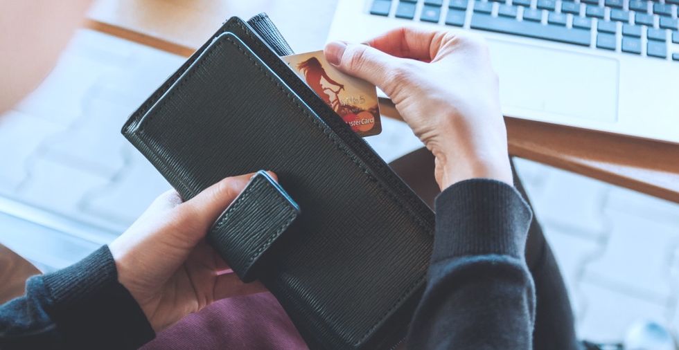 10 Things College Girls Would Rather Budget For Than Ridiculously-Priced Textbooks