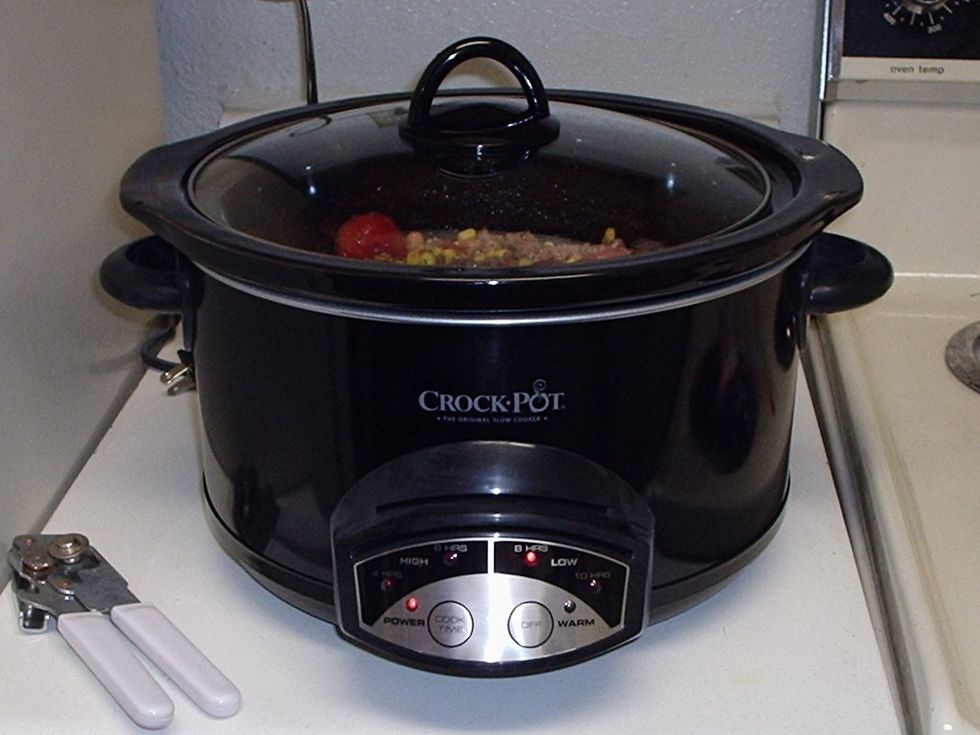 10 Simple Crockpot Recipes To Master While You're In College