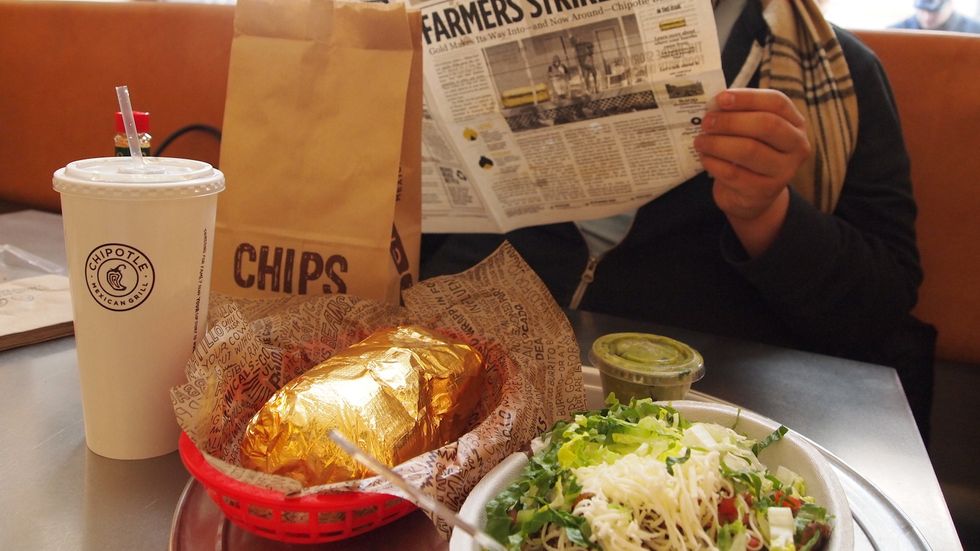 10 Things Your Chipotle Server Is Silently Praying You WON'T Do As A Customer