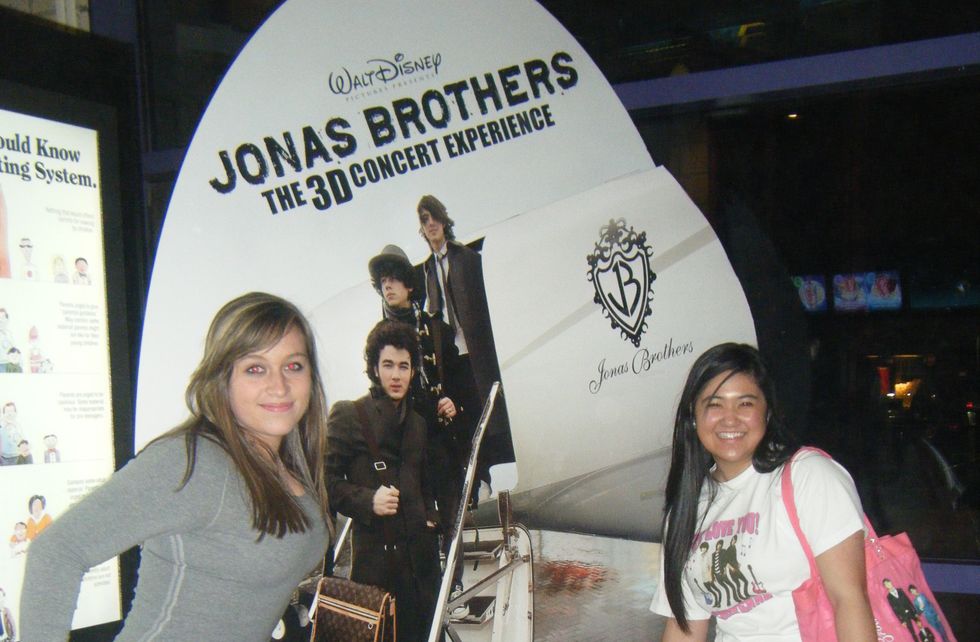 6 Signs You're STILL Burnin' Up For The Jonas Brothers