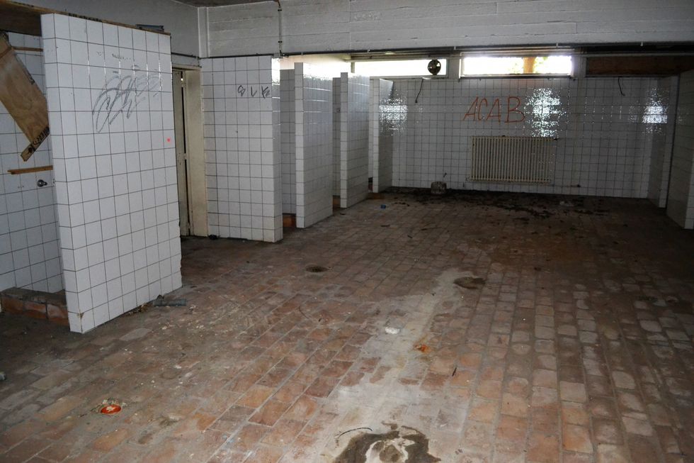 Showering Is Supposed To Make You Clean But Using A Community Shower At College Made Me Feel The Exact Opposite