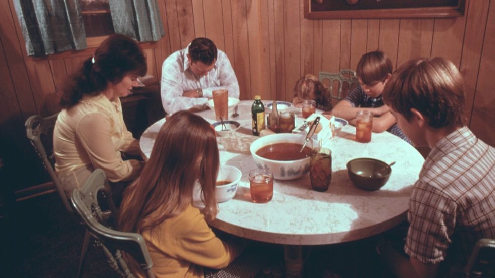 Families Today Don't Know How To Eat Together, And It Really Worries Me