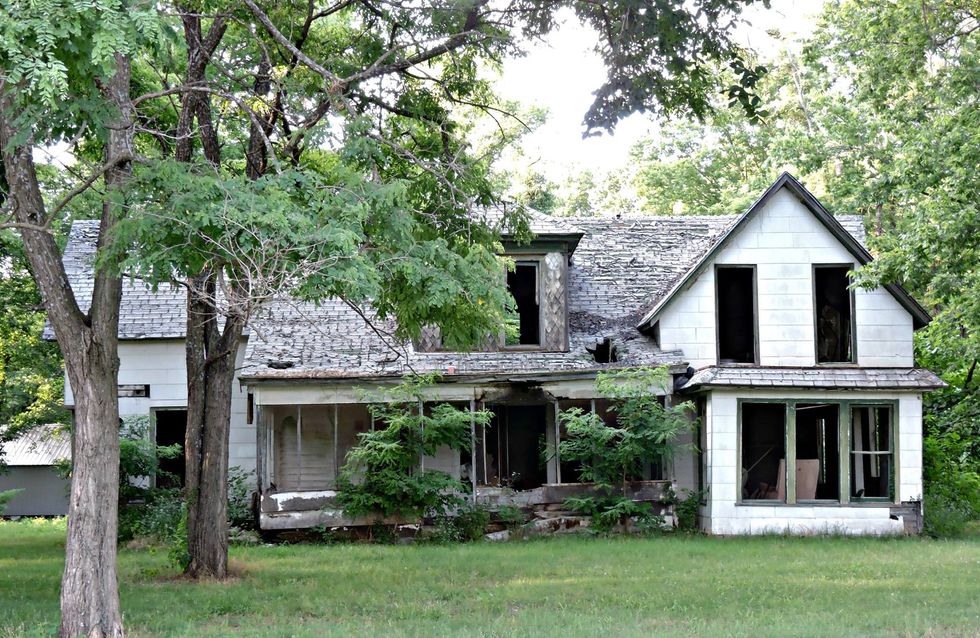 9 Hauntingly Beautiful Oklahoma Towns You Need To Visit This Spring Break