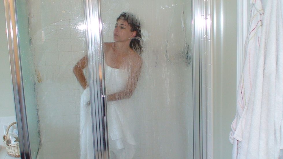 15 Random Things Everyone Thinks About Or Asks Themself While Taking A Shower