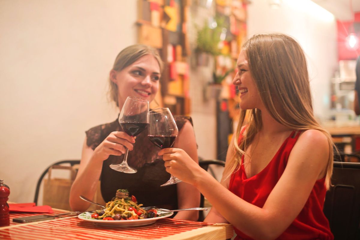 Galentine's Day VS Friendsgiving: What Is The Best Unofficial Holiday?