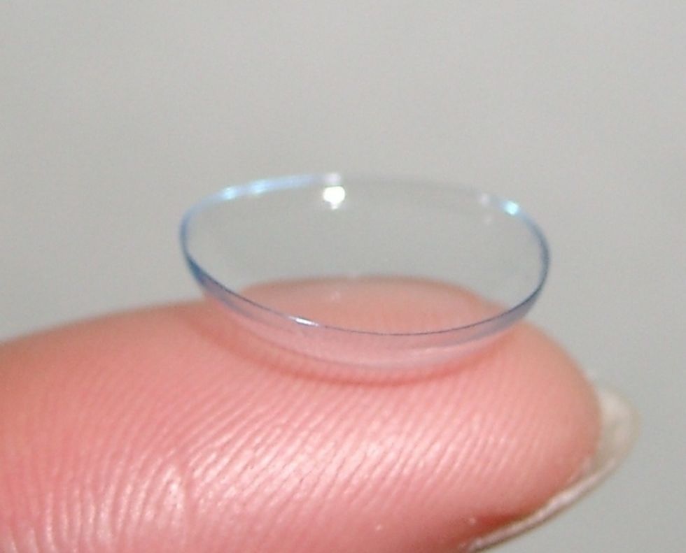9 Struggles That Everyone Who Wears Contacts Can Relate To, Eye-To-Eye