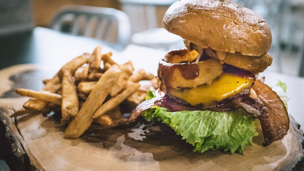7 Reasons Why Burgers Are Better Than Boys