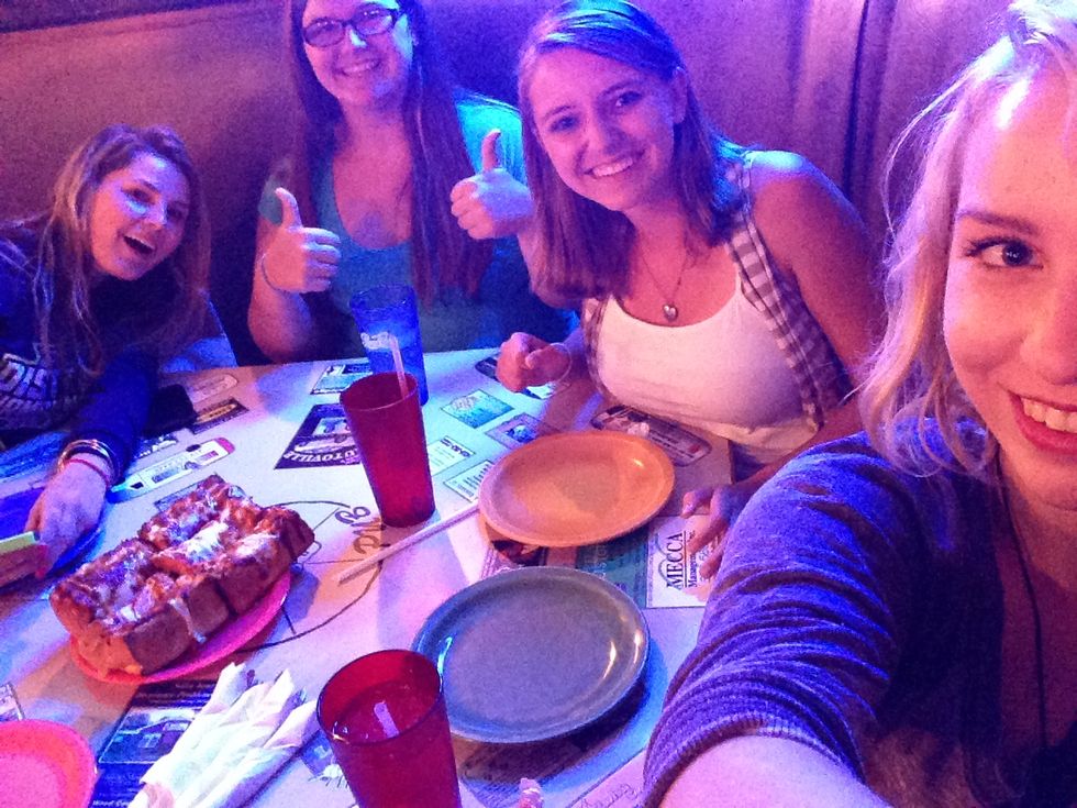 11 Ways To Break Through 'The Awkward Stage' And Bond With Your Roommate