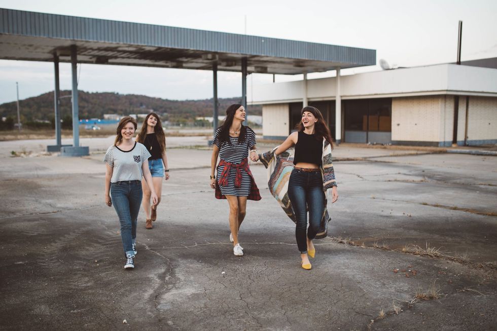 5 Friends Every Girl Needs To Survive College