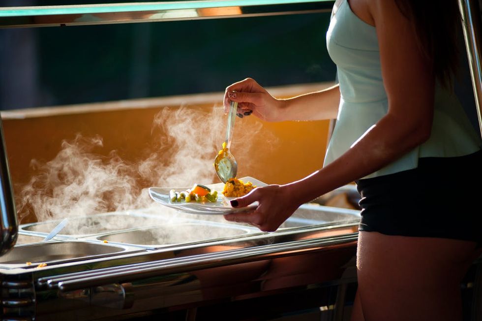 6 Pros And Cons Of The Dining Hall