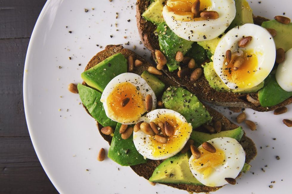 5 Simple Avocado Recipes For All You Wanna-Be-Hipsters Who'd Like To Save Some Serious $$$