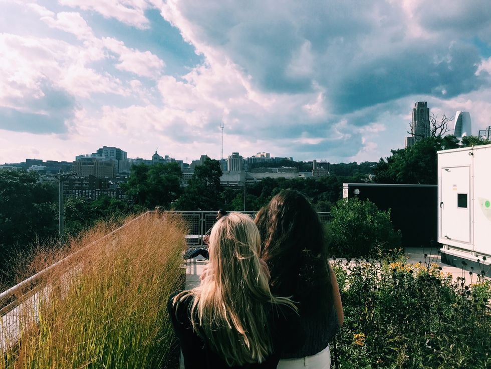 11 Reasons I'm Completely And Utterly Obsessed With My Roommate, Even Though We Started Off As Strangers