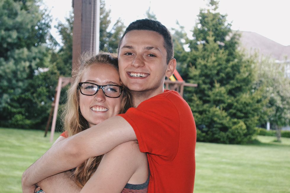 10 Stages Of Seeing Your Significant Other After Spending Months Apart