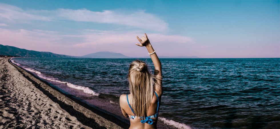 6 Items You Need In Your Beach Bag For Spring Break 18'