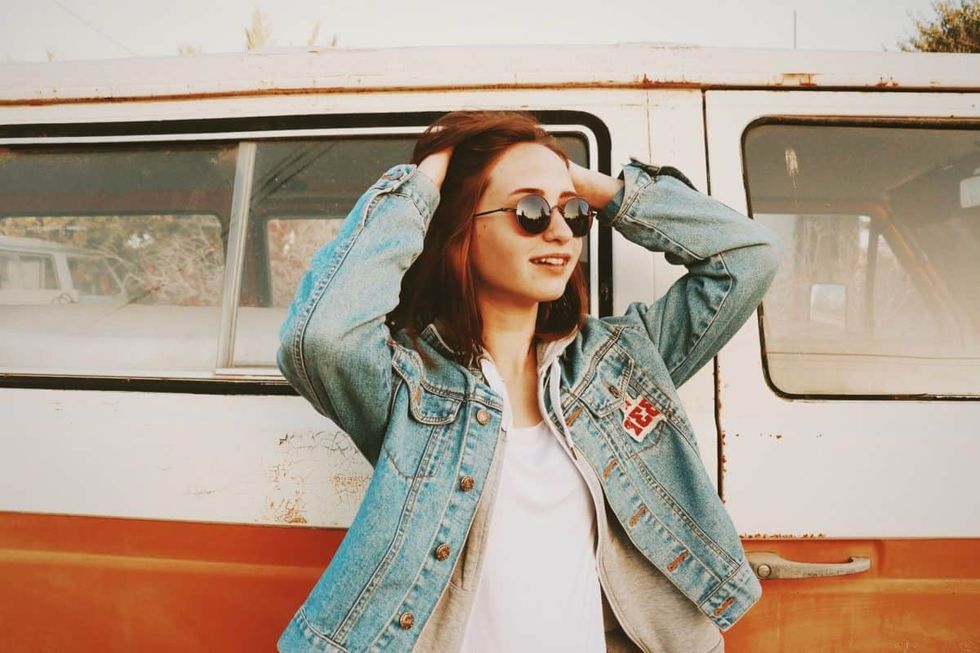 10 Fashion Fads From Past Decades That Millennial College Girls Brought Back