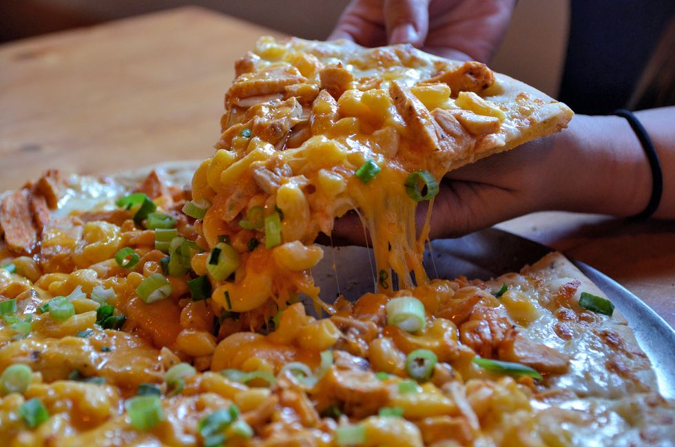 10 Foods (And Drinks) College Students Become One With In College