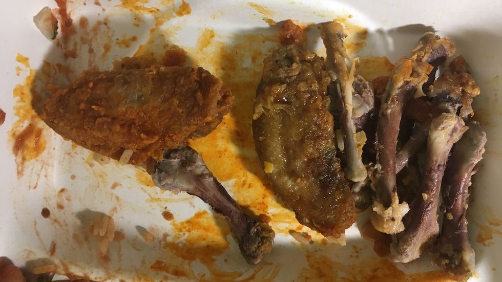 21 Thoughts I Had While Eating These Chicken Wings
