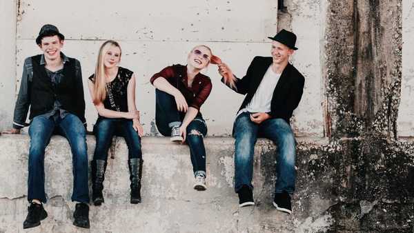 6 Ways Dating In High School And Dating In College Are Both Different And Important