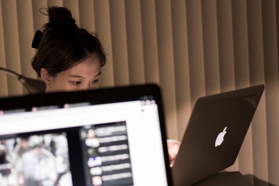 12 Thoughts That Riddle An Inquisitive, Anxious Soul's Mind When The Clock Strikes Midnight