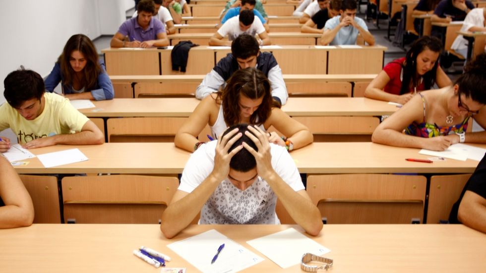 10 Thoughts Every College Student Has During Midterms