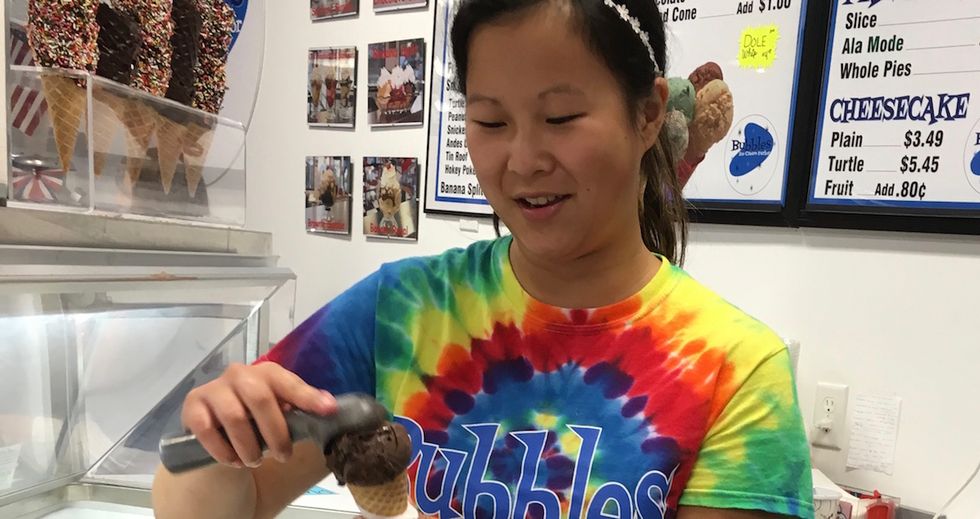 13 Things Anyone Who Has Worked At An Ice Cream Parlor Can Relate To